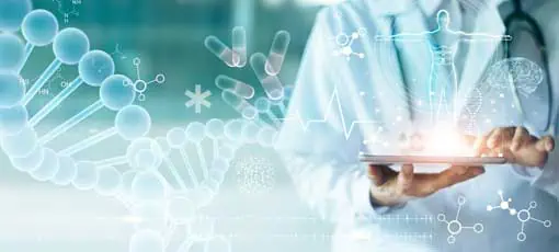 Diplom Body & Health-Trainer | Arzt der Medizin, der elektronische Krankenakte auf Tablette berührt.DNA. Digitale Gesundheitsversorgung und Netzwerkverbindung auf der modernen Hologramm-Virtual-Screen